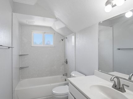 7006 Bridgeport Cir, Stockton, CA 95207 Photo