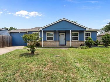 7036 Sandybrook Drive, Fort Worth, TX 76120
