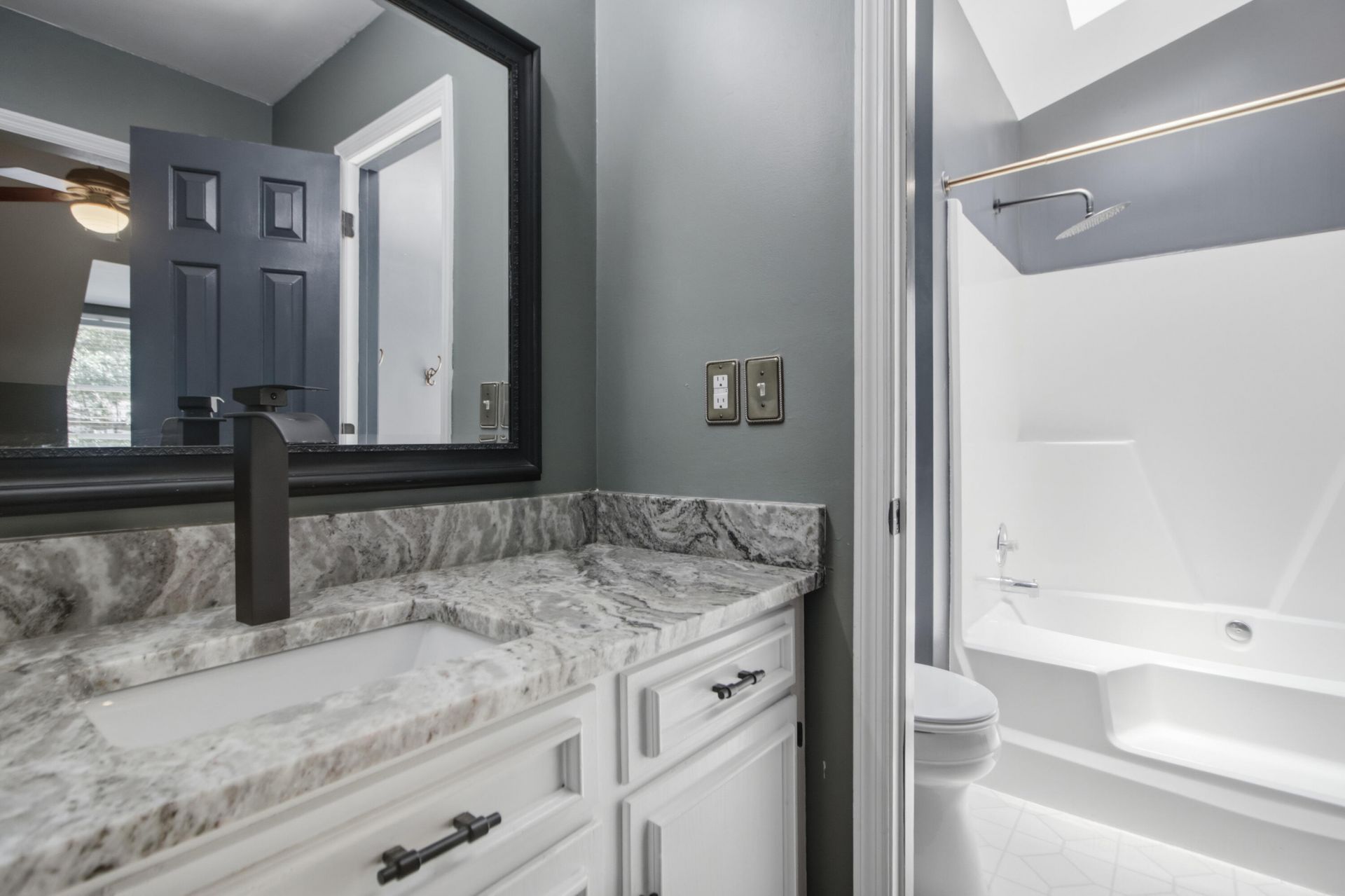 228 Knightsbridge Drive Photo 11