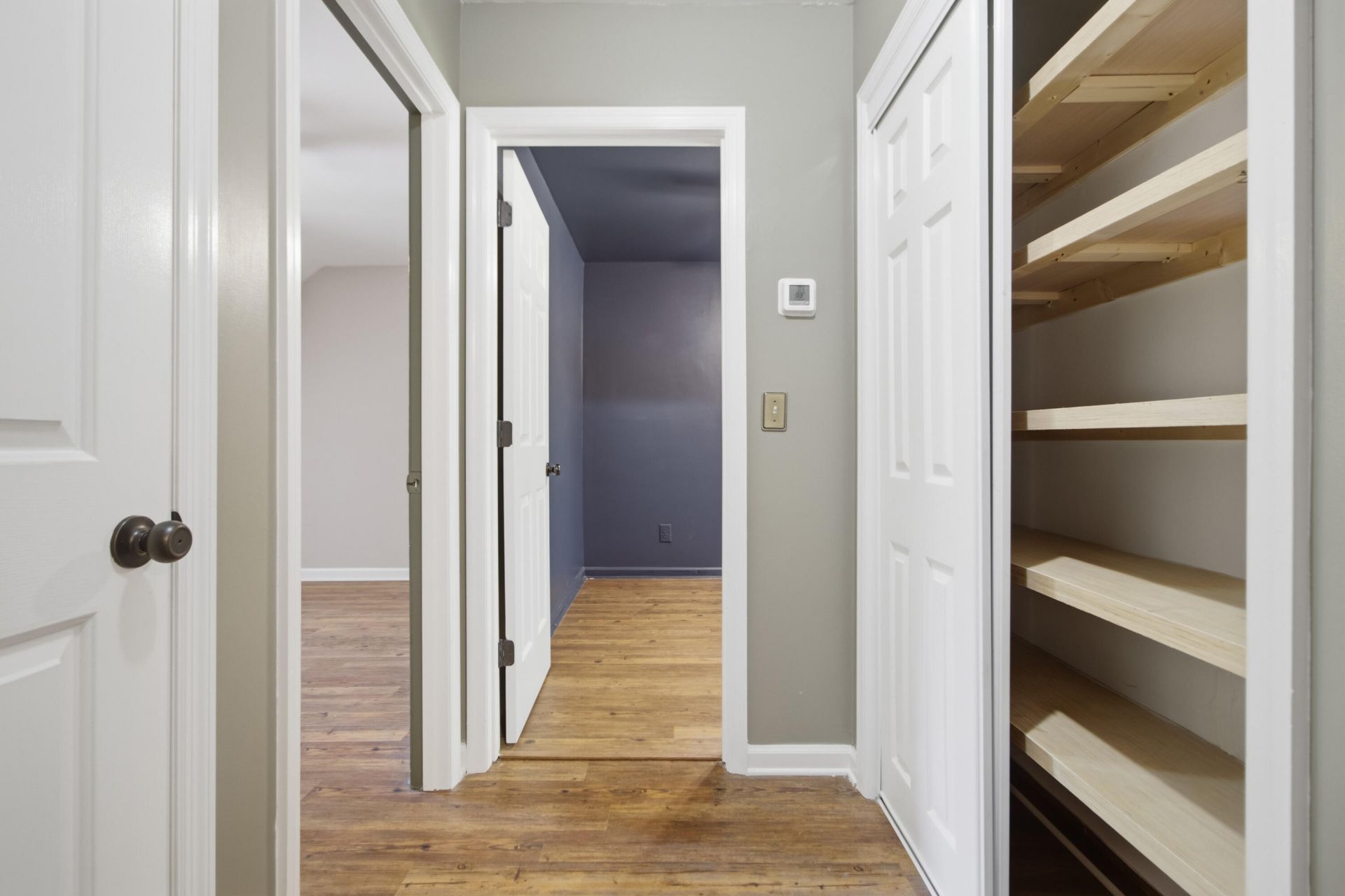 228 Knightsbridge Drive Photo 13