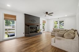 228 Knightsbridge Drive photo 4