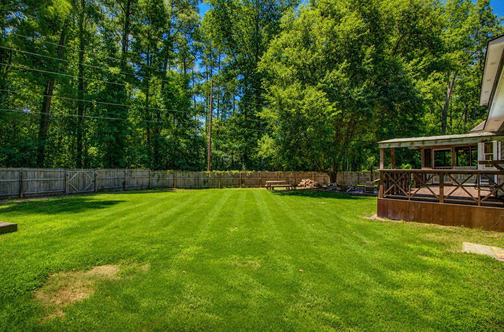 228 Knightsbridge Drive Photo 24