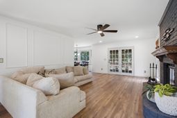 228 Knightsbridge Drive photo 4