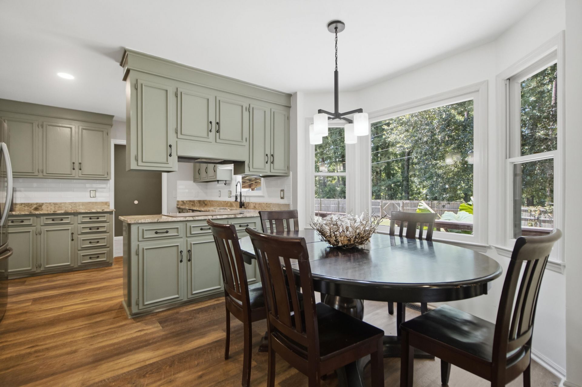 228 Knightsbridge Drive Photo 4