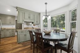 228 Knightsbridge Drive photo 4