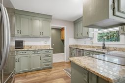 228 Knightsbridge Drive photo 4