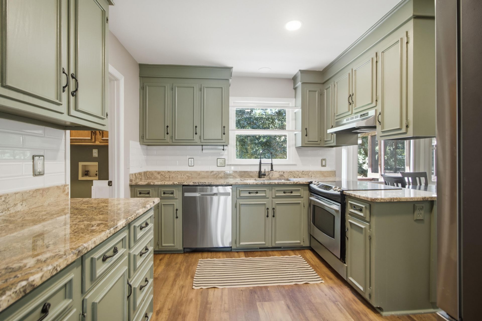 228 Knightsbridge Drive Photo 6
