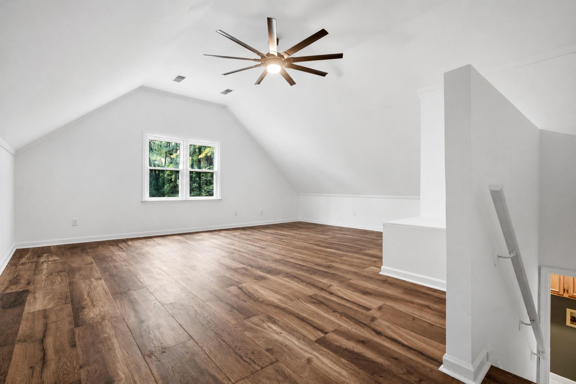 228 Knightsbridge Drive Photo 8