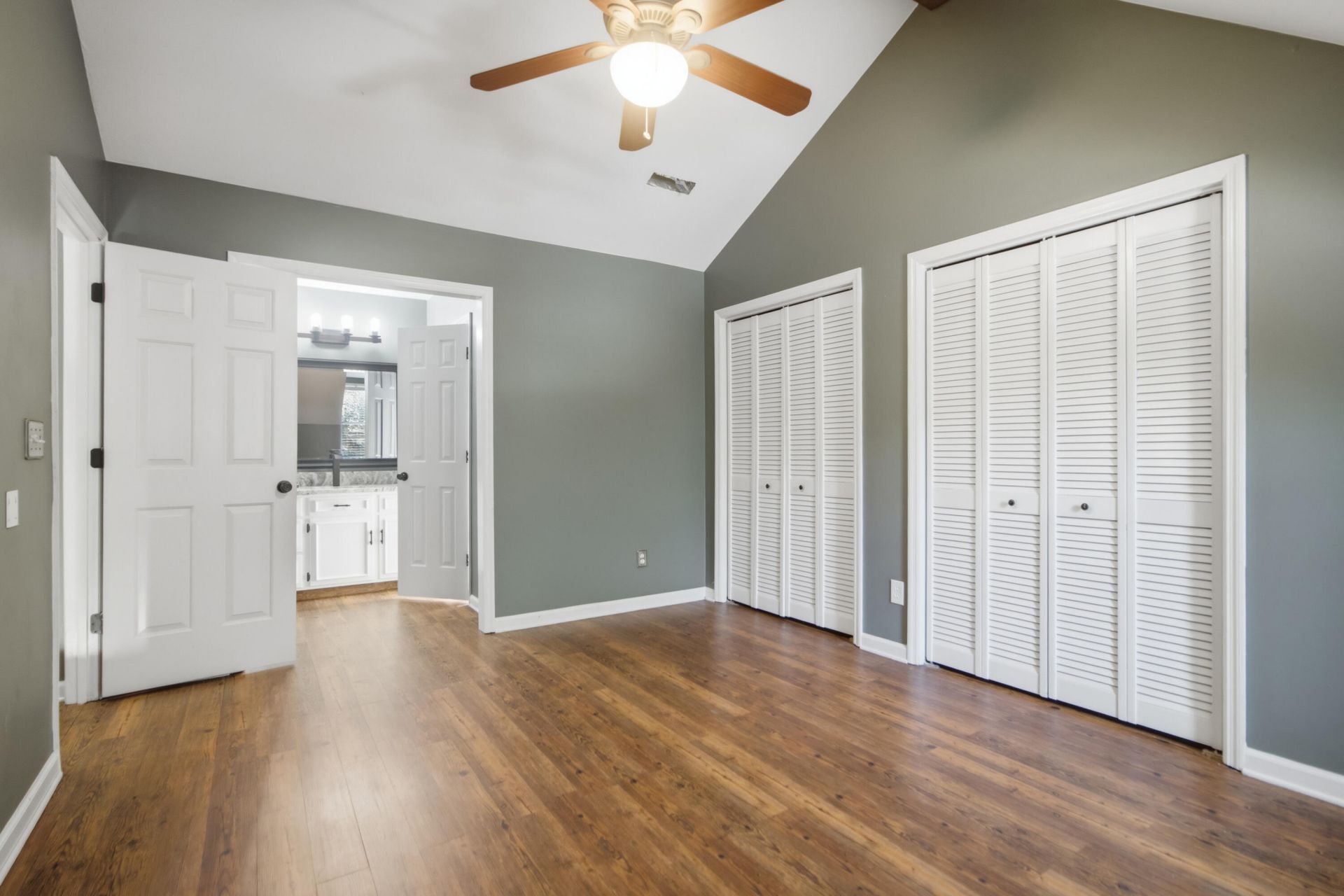 228 Knightsbridge Drive Photo 9