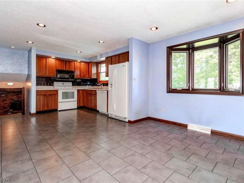 249 Shore Drive, Eastlake, OH 44095 Photo 11