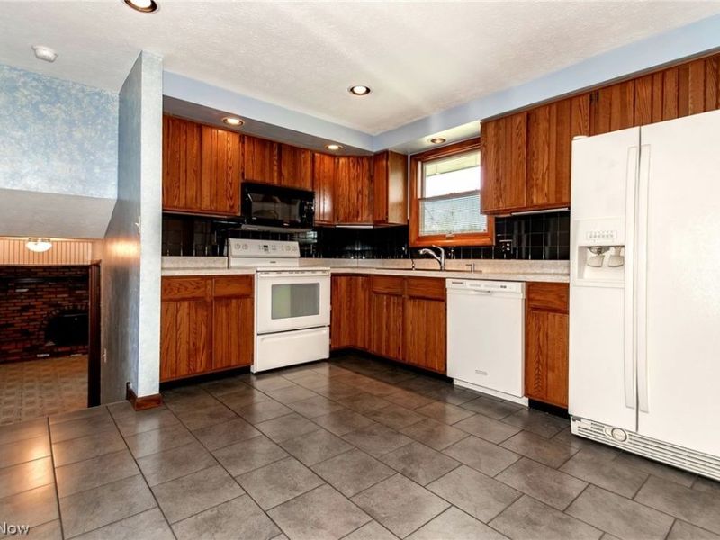 249 Shore Drive, Eastlake, OH 44095 Photo 12