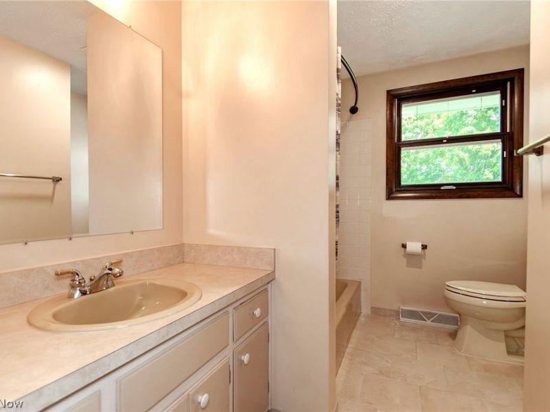 249 Shore Drive, Eastlake, OH 44095 Photo 18