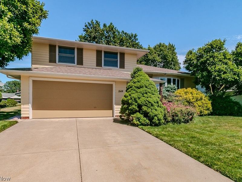 249 Shore Drive, Eastlake, OH 44095 Photo 2