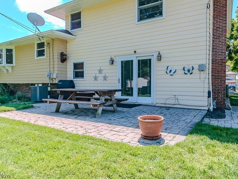 249 Shore Drive, Eastlake, OH 44095 Photo 3