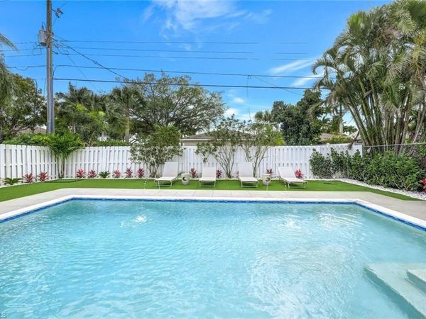 596 105th AVE N, NAPLES, FL 34108