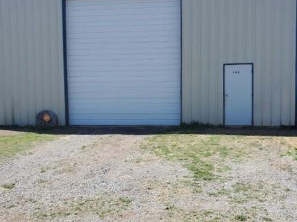 300 N 14th Street, Clinton, OK 73601