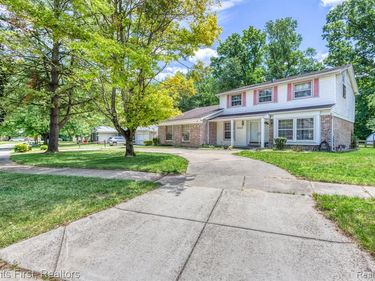 22999 Valley View Drive, Southfield, MI 48033