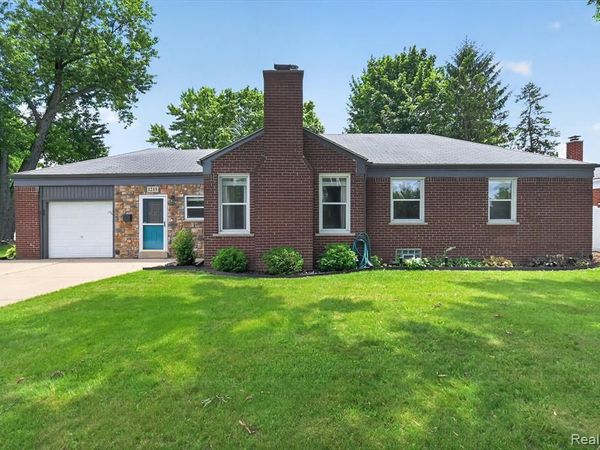 1215 Goddard Street, Wyandotte, MI 48192