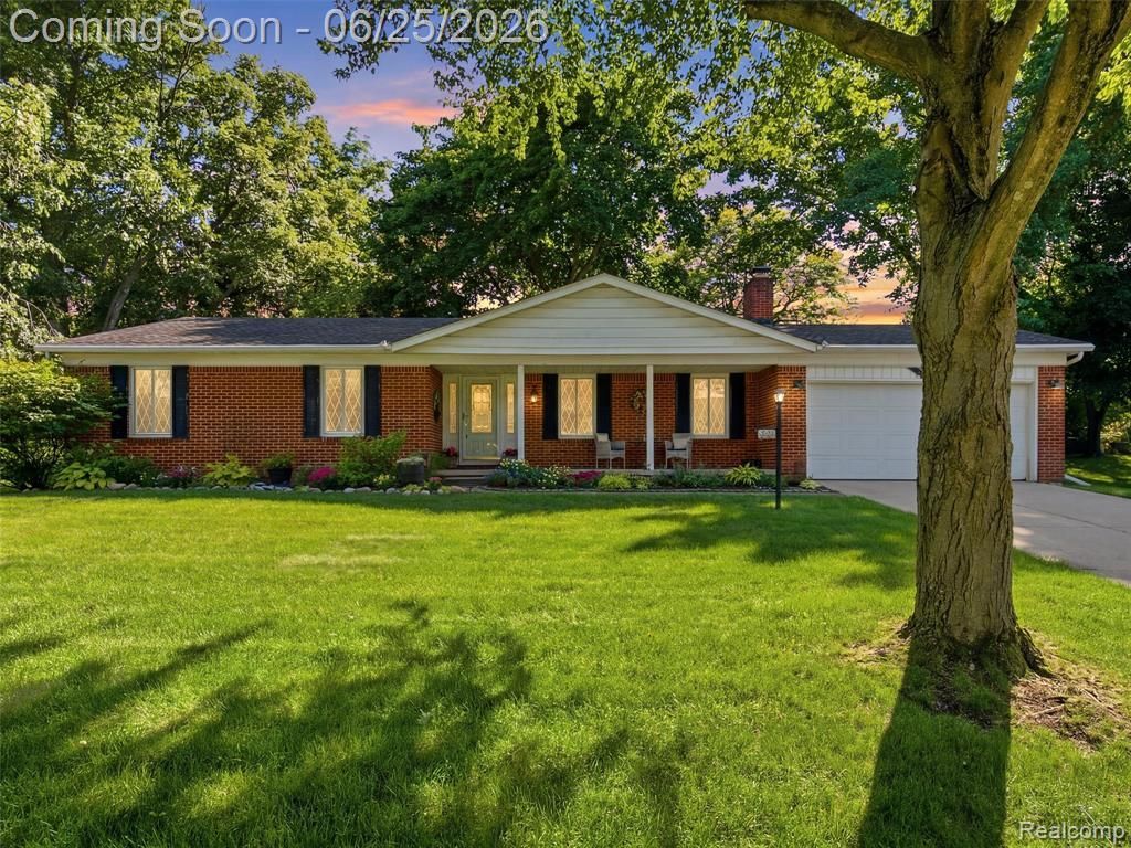 36829 Lansbury Lane, Farmington, MI 48335 Main Photo