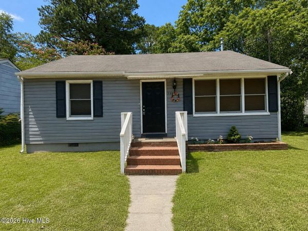704 Dixon Street , Kinston, NC 28501