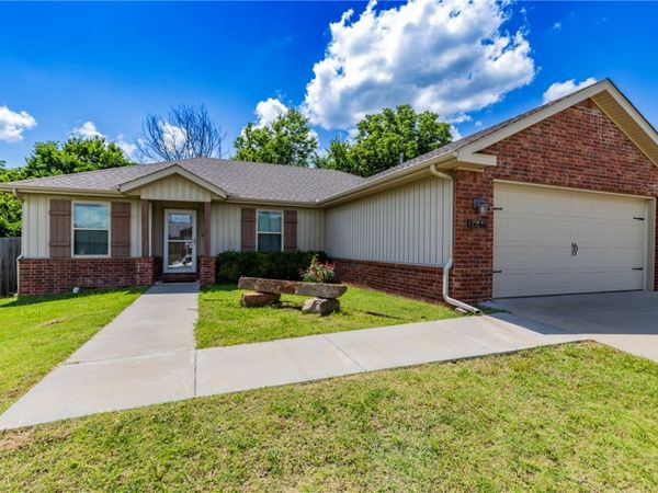 1640 Seattle Slew Street , Prairie Grove, AR 72753
