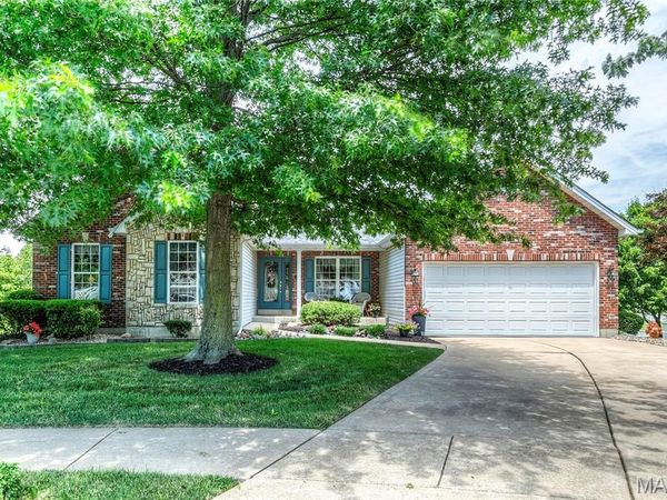 1903 Bonnie Brook Lane , Wentzville, MO 63385