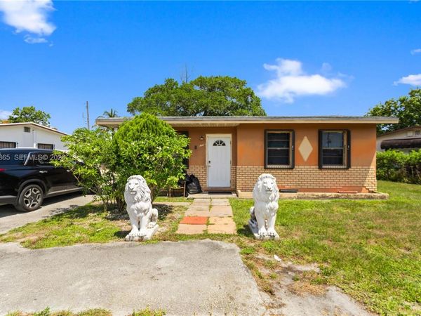 555 Harem Ave , Opa-Locka, FL 33054