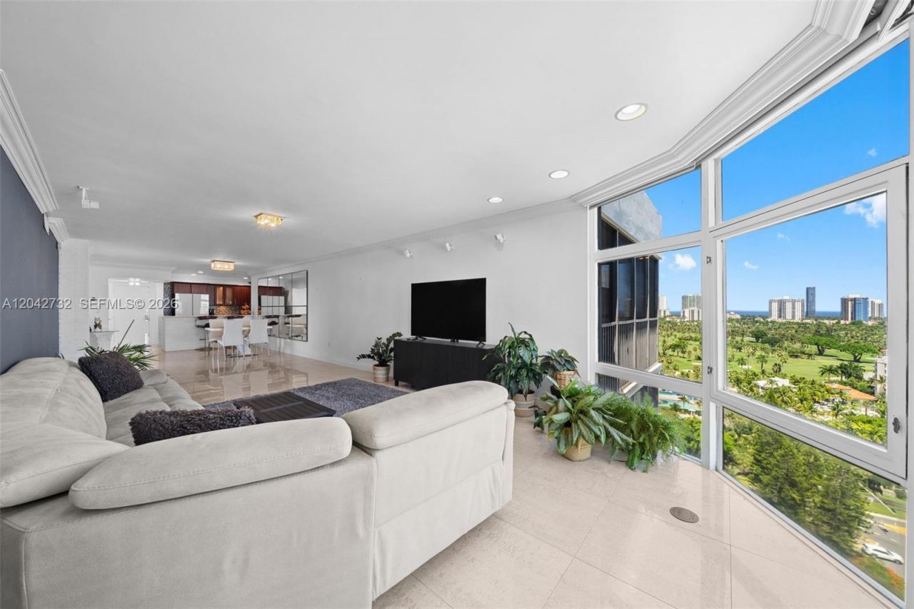 20100 W Country Club Dr , Unit PH09, Aventura, FL 33180 Photo