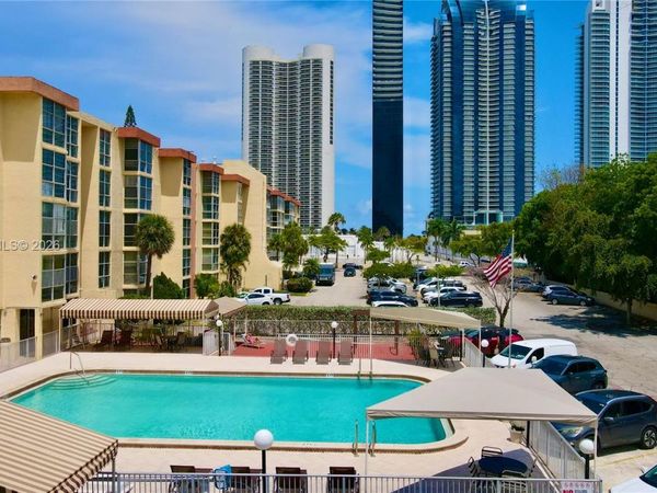 200 172nd St , Unit 114, Sunny Isles Beach, FL 33160