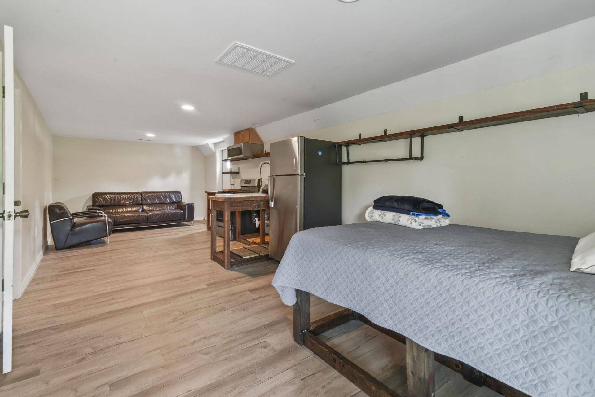 2905 Hugo Rd. Photo 16