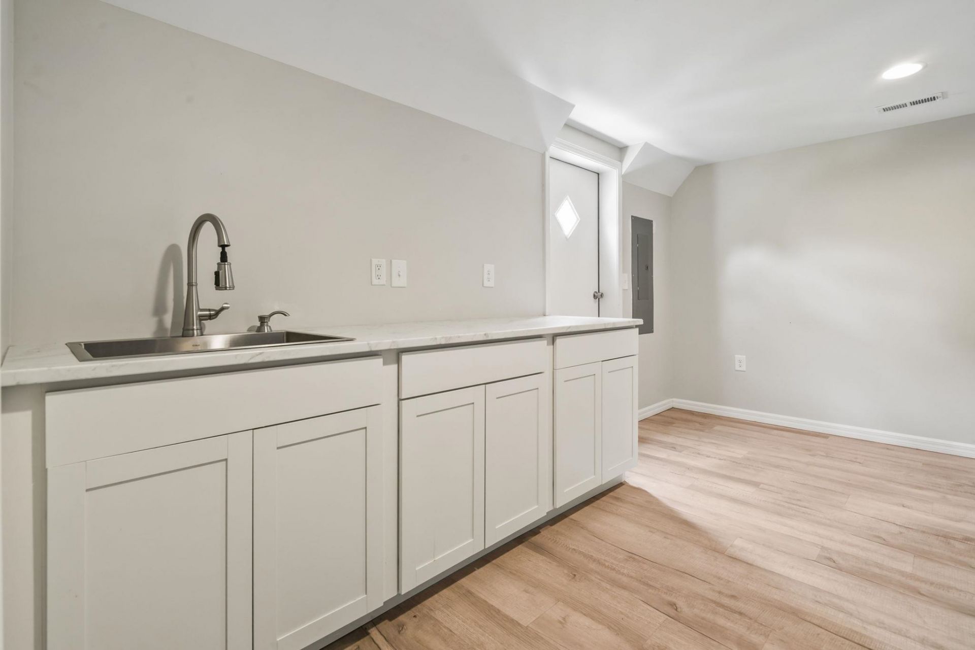 2905 Hugo Rd. Photo 9