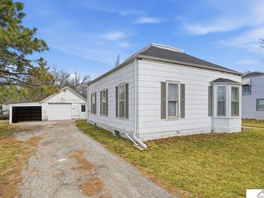 208 E York Street, Dewitt, NE 68341