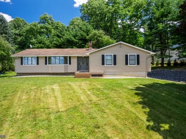 9 Ernella Dr, White, NJ 07823