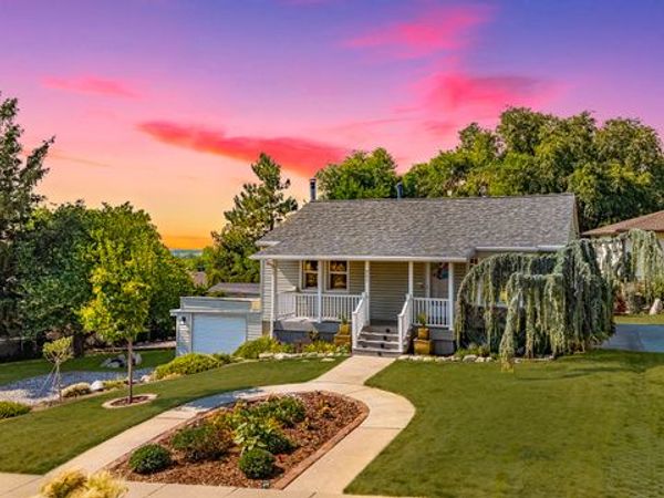 355 E 825 N, Centerville, UT 84014