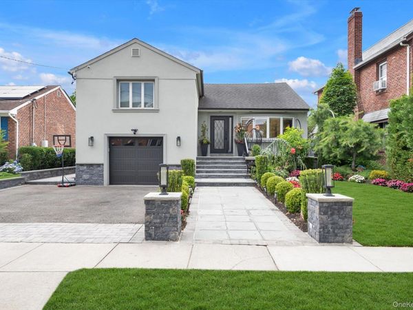 26 Abrams Place , Lynbrook, NY 11563