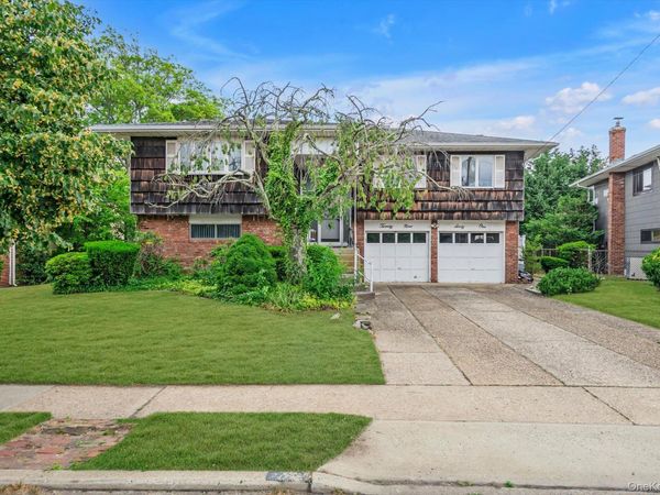 2961 Hewlett Avenue , South Merrick, NY 11566