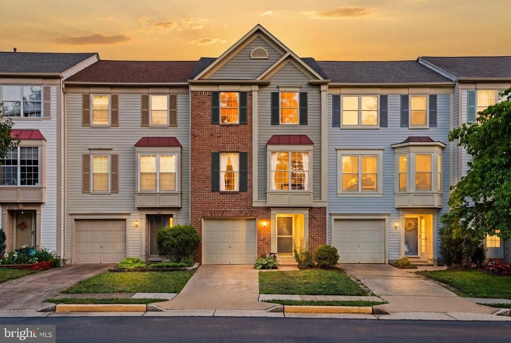 345 Barnfield Square Ne, Leesburg, VA 20176 Main Photo