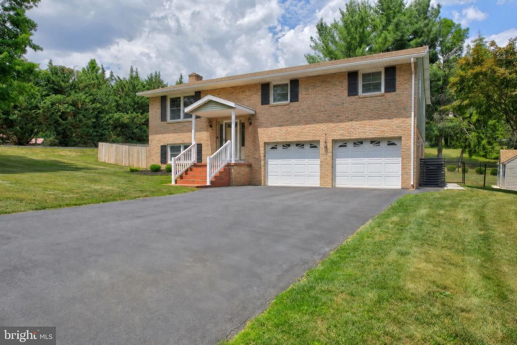 135 HORSESHOE BOULEVARD, ANNVILLE, PA 17003