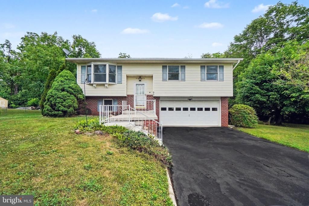 90 PINE MAPLE STREET, MC ALISTERVILLE, PA 17049