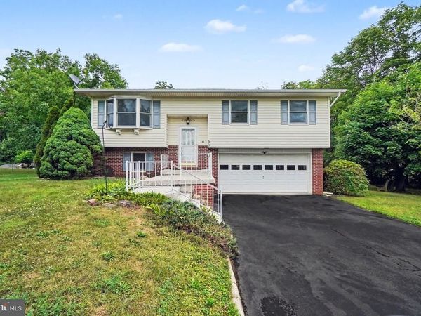 90 PINE MAPLE STREET , MC ALISTERVILLE, PA 17049
