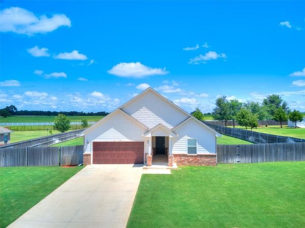 1261 Round Leaf Road, Edmond, OK 73034
