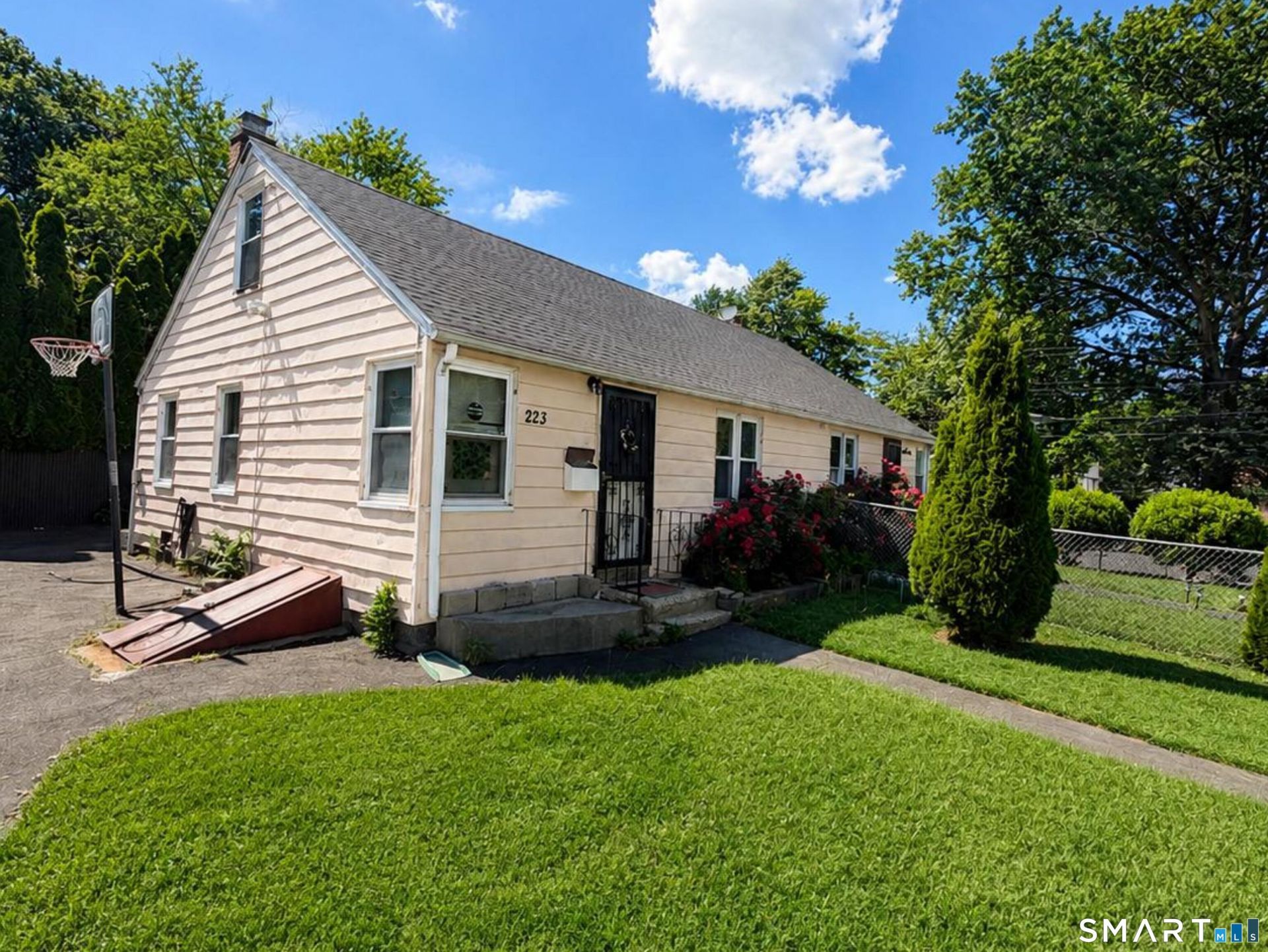 223 Pearl Harbor, Bridgeport, CT 06610 Main Photo