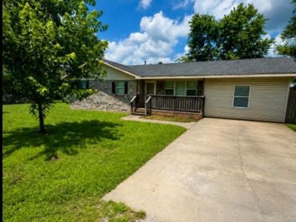300 Huntington Street, Gravette, AR 72736