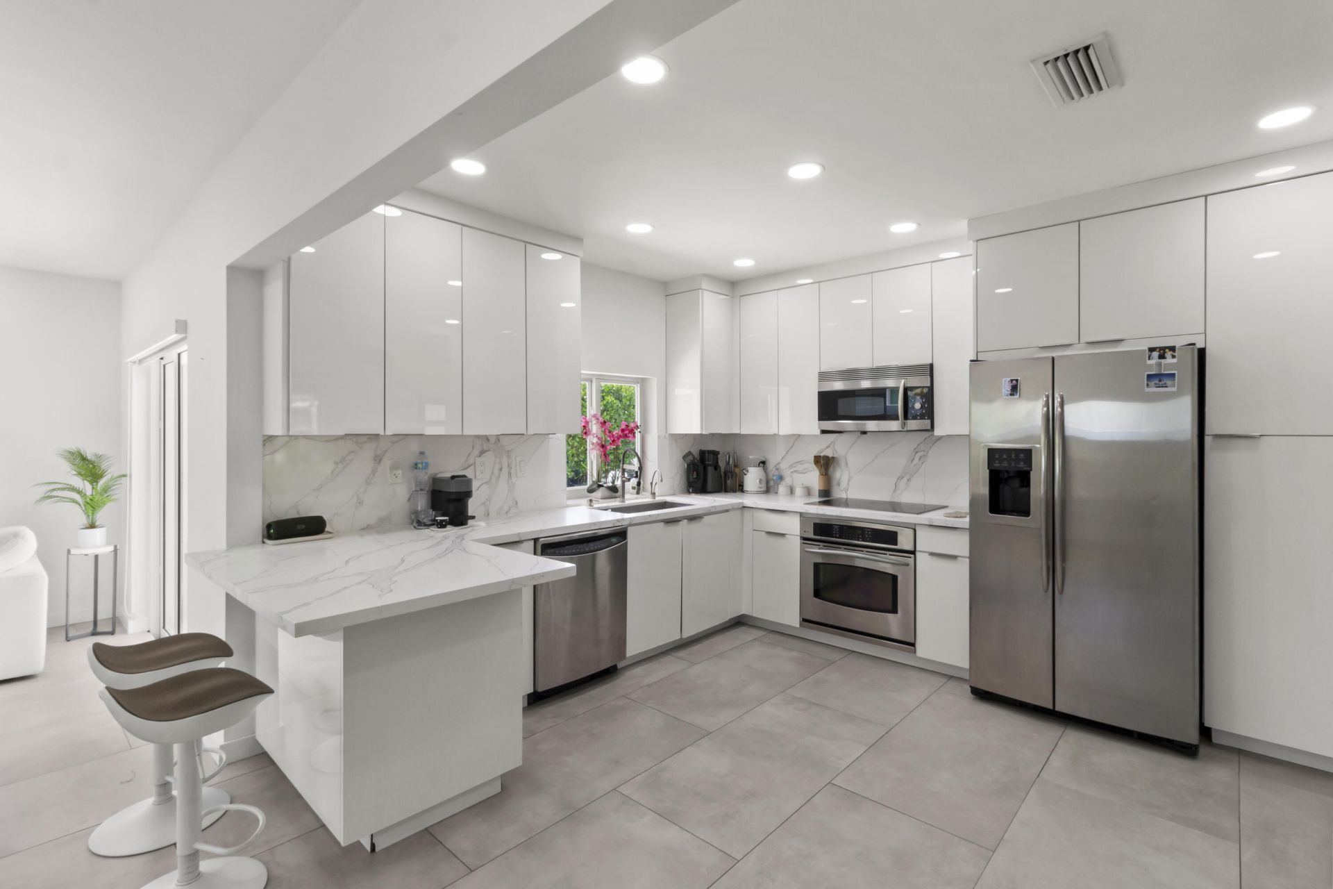 21303 NE 18th Place, Miami, FL 33179 Photo