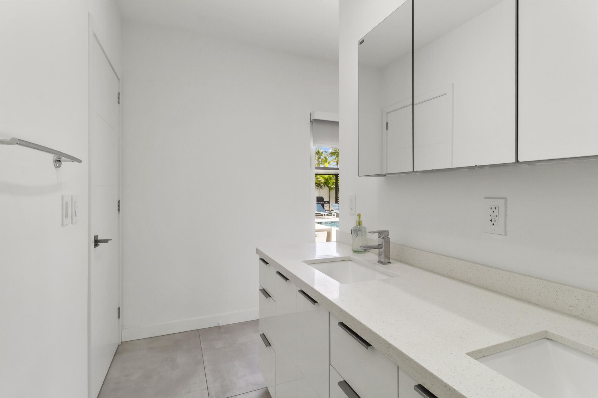 21303 NE 18th Place, Miami, FL 33179 Photo