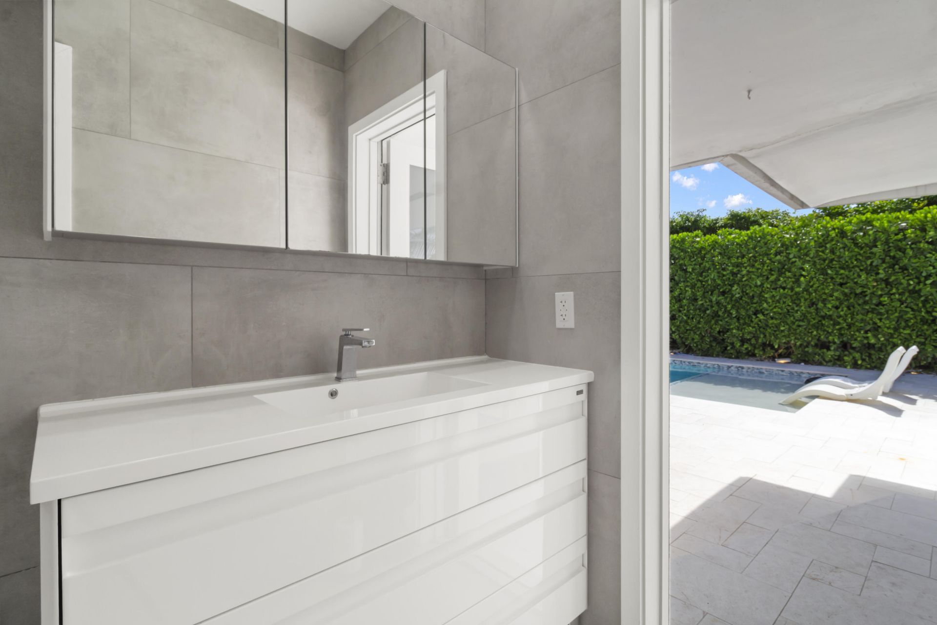 21303 NE 18th Place, Miami, FL 33179 Photo