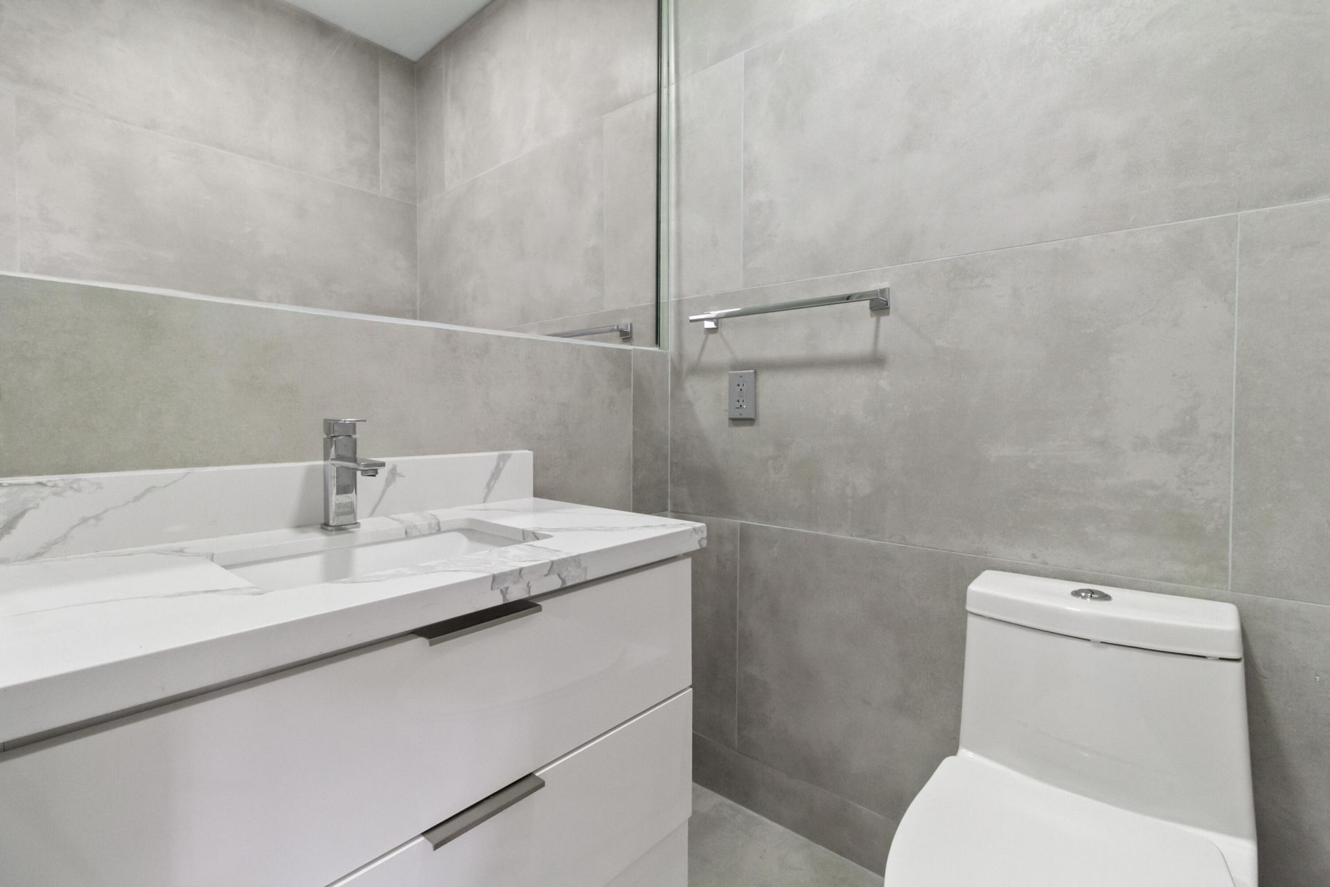 21303 NE 18th Place, Miami, FL 33179 Photo