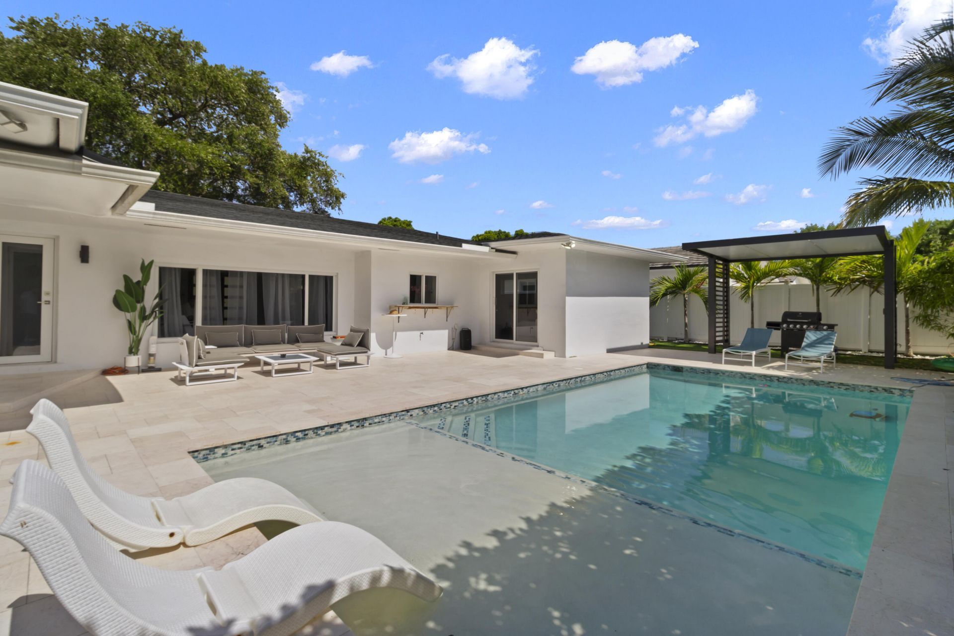 21303 NE 18th Place, Miami, FL 33179 Photo