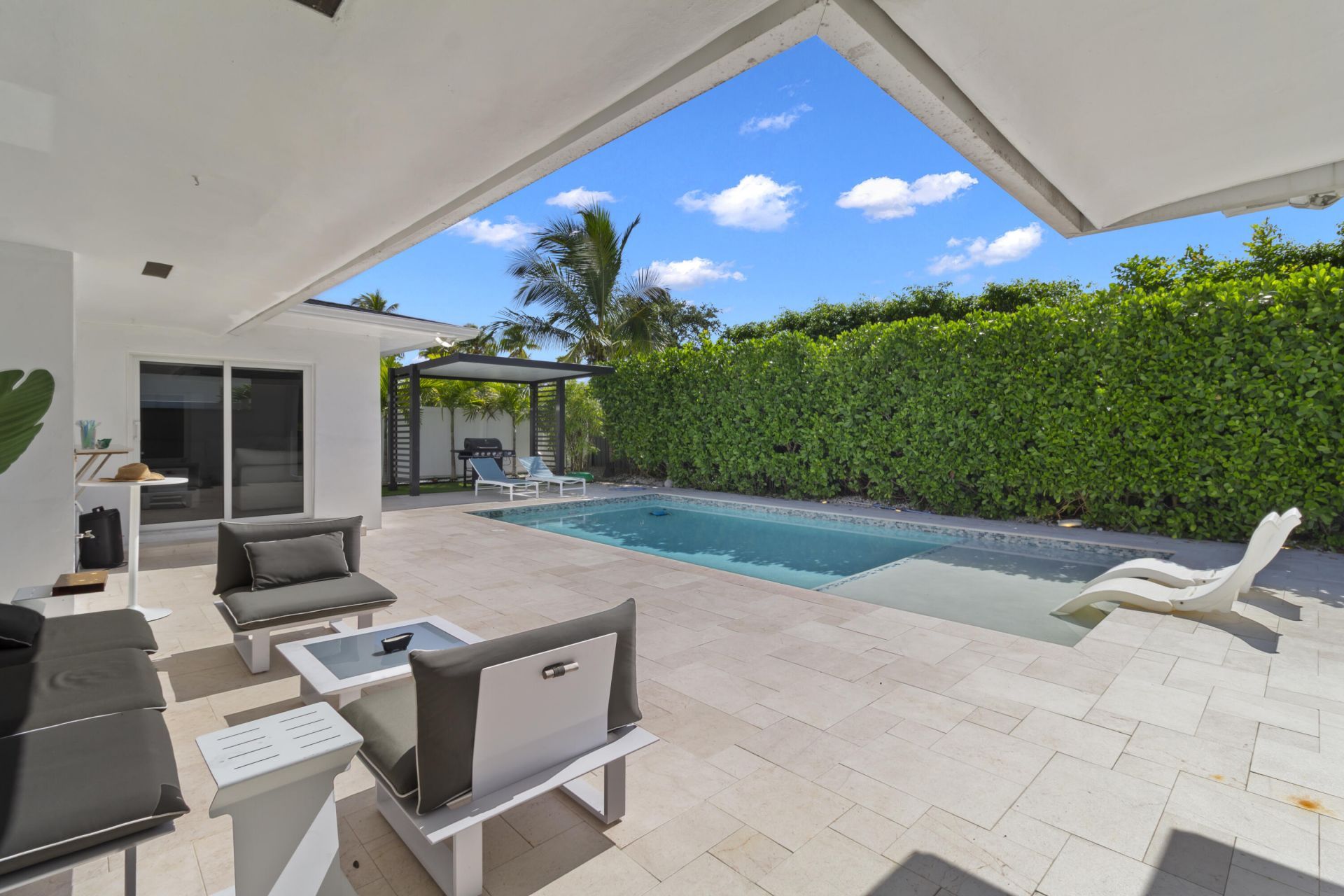 21303 NE 18th Place, Miami, FL 33179 Photo