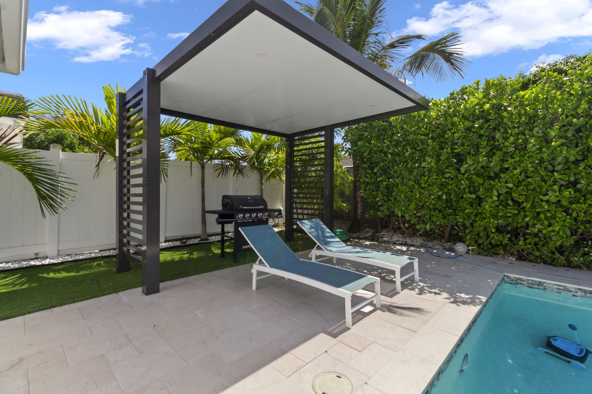 21303 NE 18th Place, Miami, FL 33179 Photo